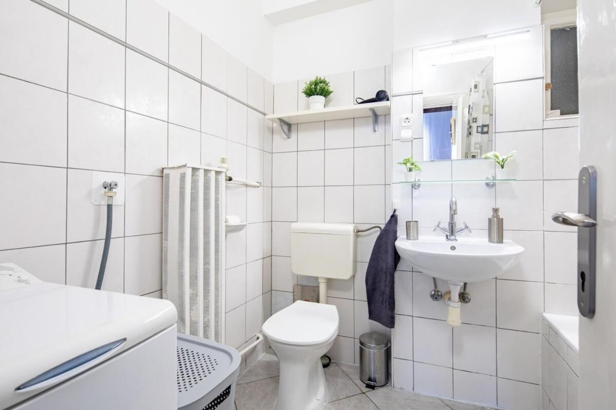 Historic Grace, Classical At Corvin Apartment Budapest