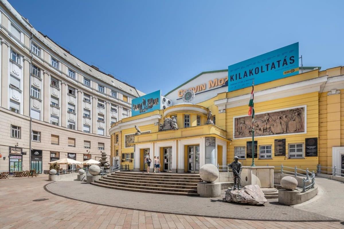 Apartment Historic Grace, Classical At Corvin