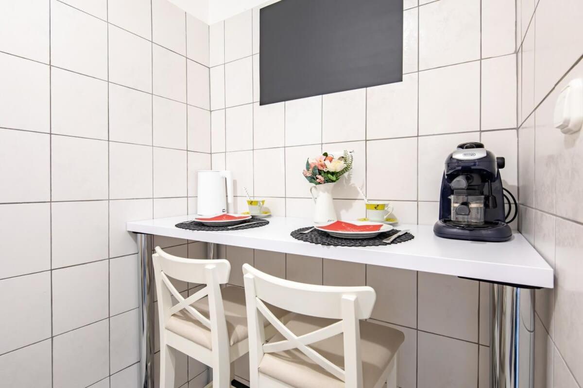 Apartment Historic Grace, Classical At Corvin Budapest