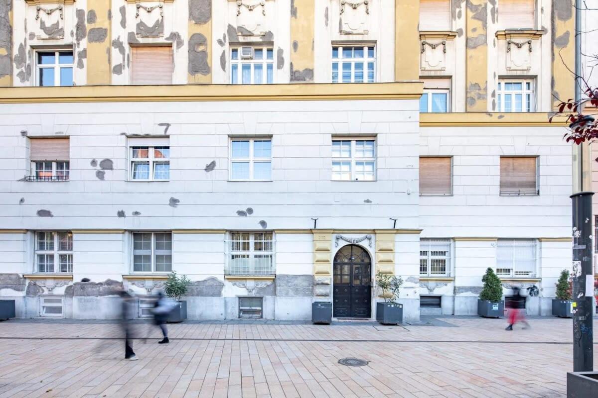 Historic Grace, Classical At Corvin * Budapest