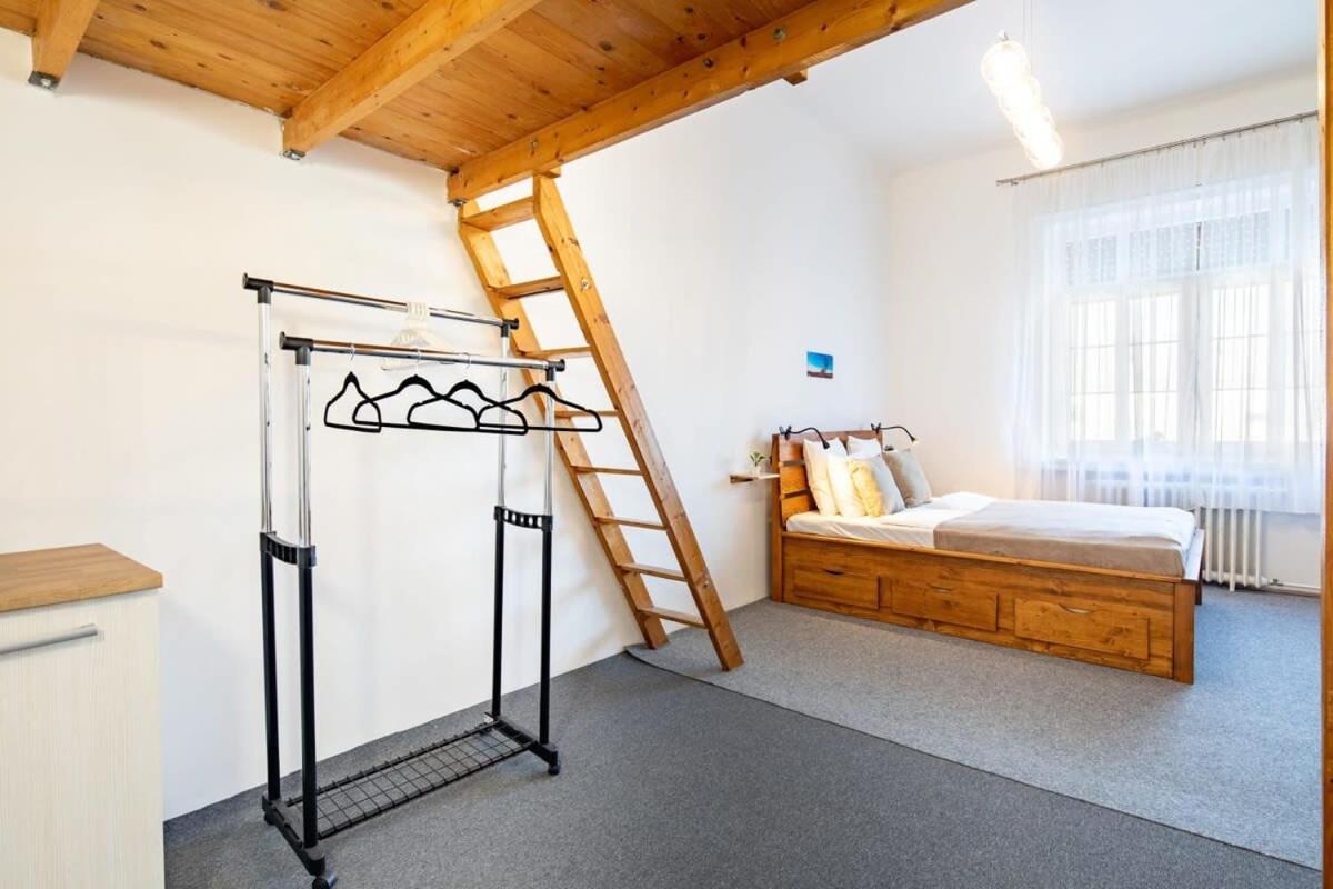 Historic Grace, Classical At Corvin Apartment Budapest