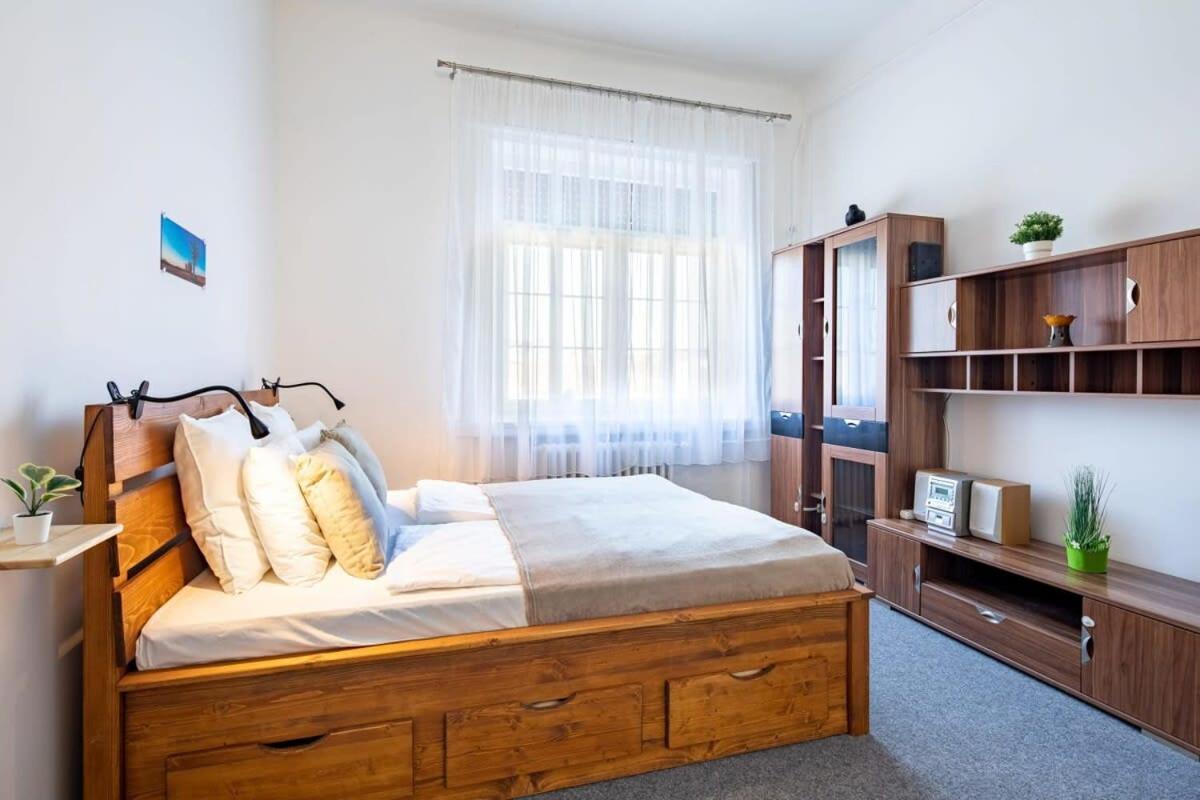 Historic Grace, Classical At Corvin Apartmán