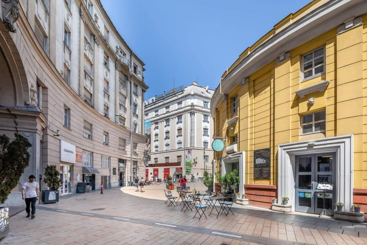 Historic Grace, Classical At Corvin * Budapešť