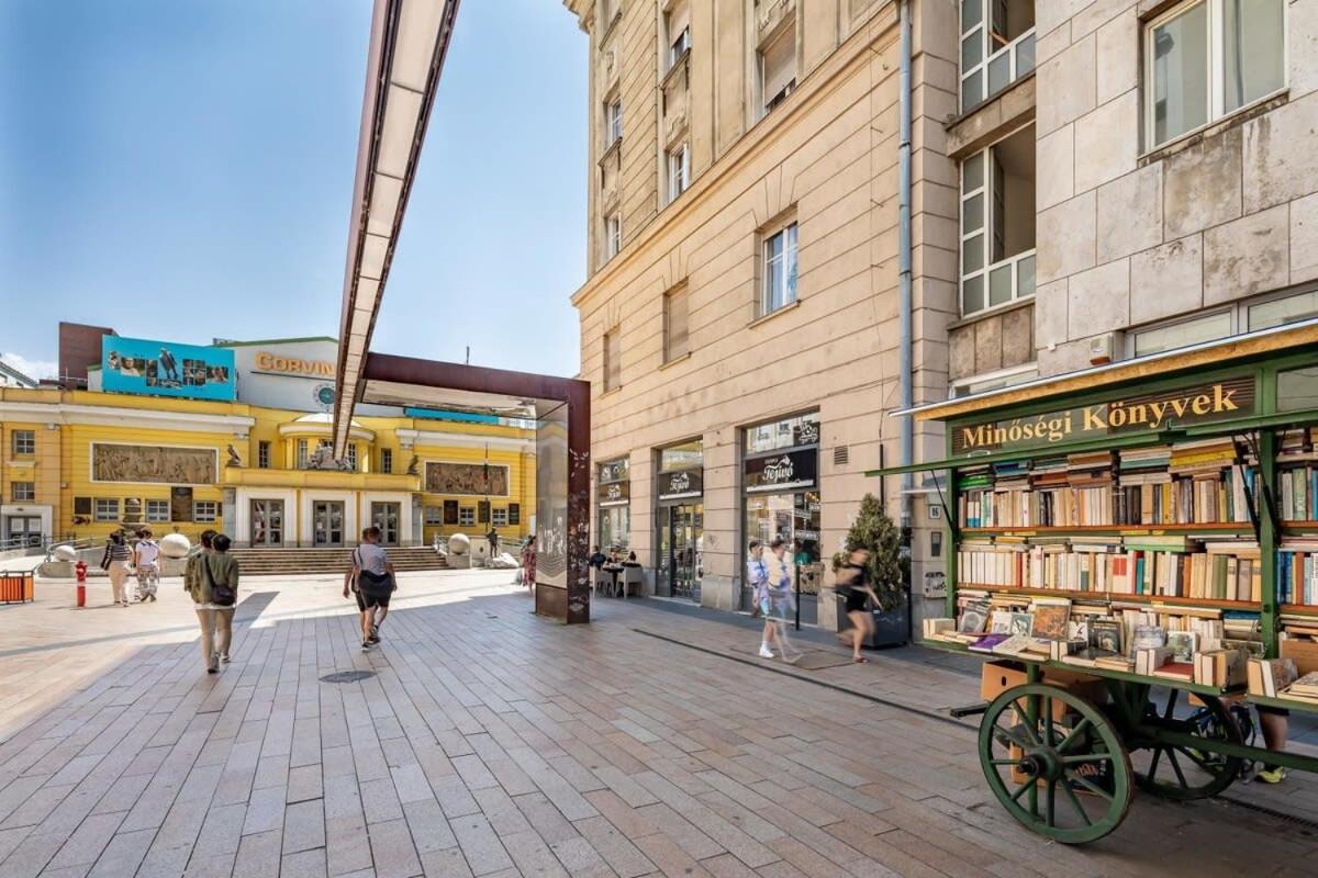 Apartment Historic Grace, Classical At Corvin Budapest